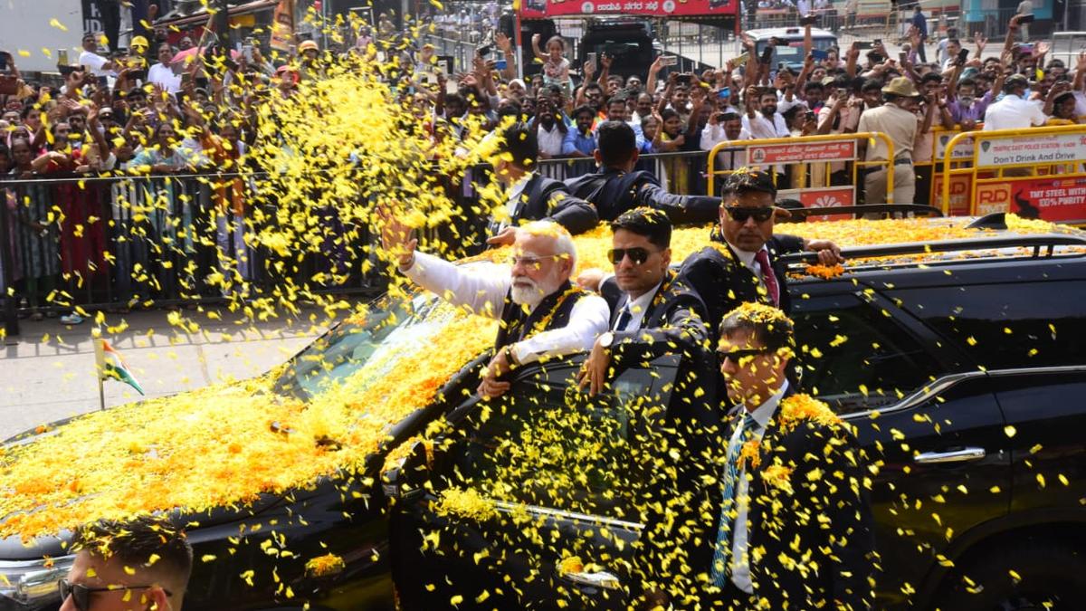 Massive Crowds Line Udupi Streets as Modi Leads Roadshow Before Gita Recital Ceremony Massive Crowds Line Udupi Streets as Modi Leads Roadshow Before Gita Recital Ceremony